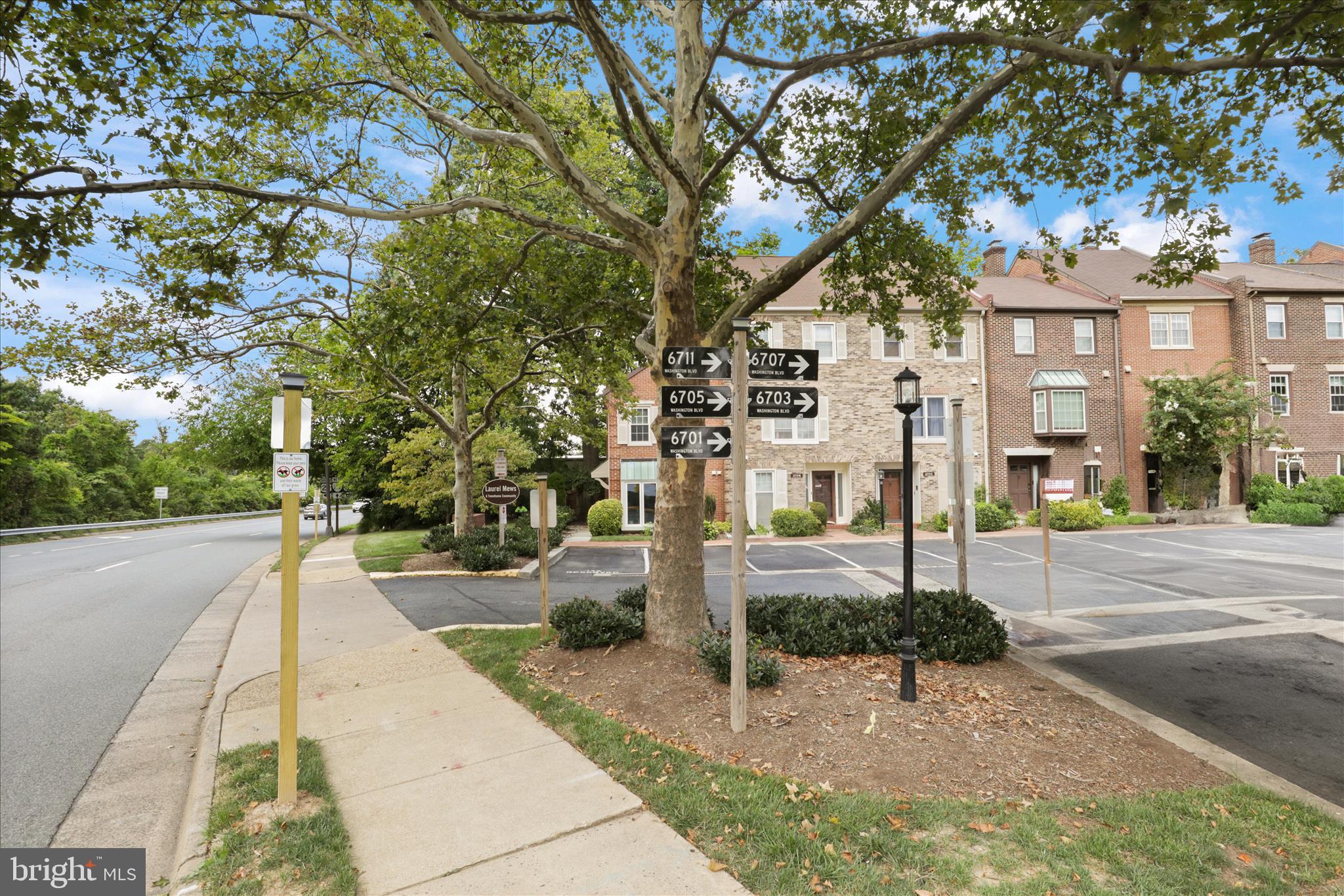 LAUREL MEWS - Residential