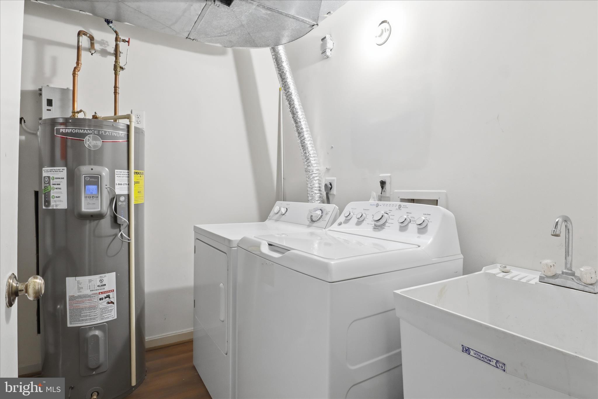 LAUREL MEWS - Residential