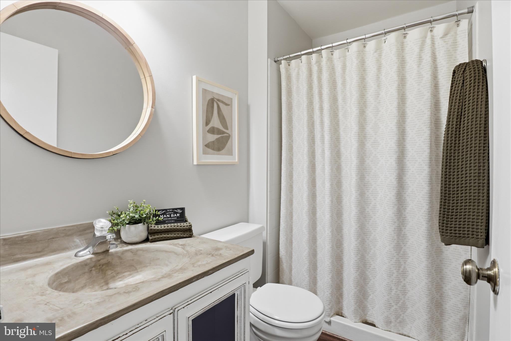 LAUREL MEWS - Residential