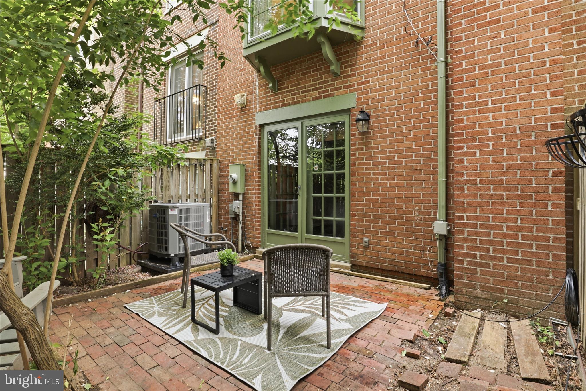 LAUREL MEWS - Residential