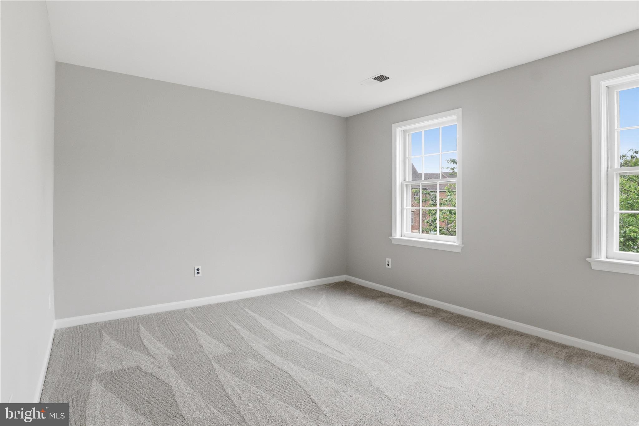 LAUREL MEWS - Residential