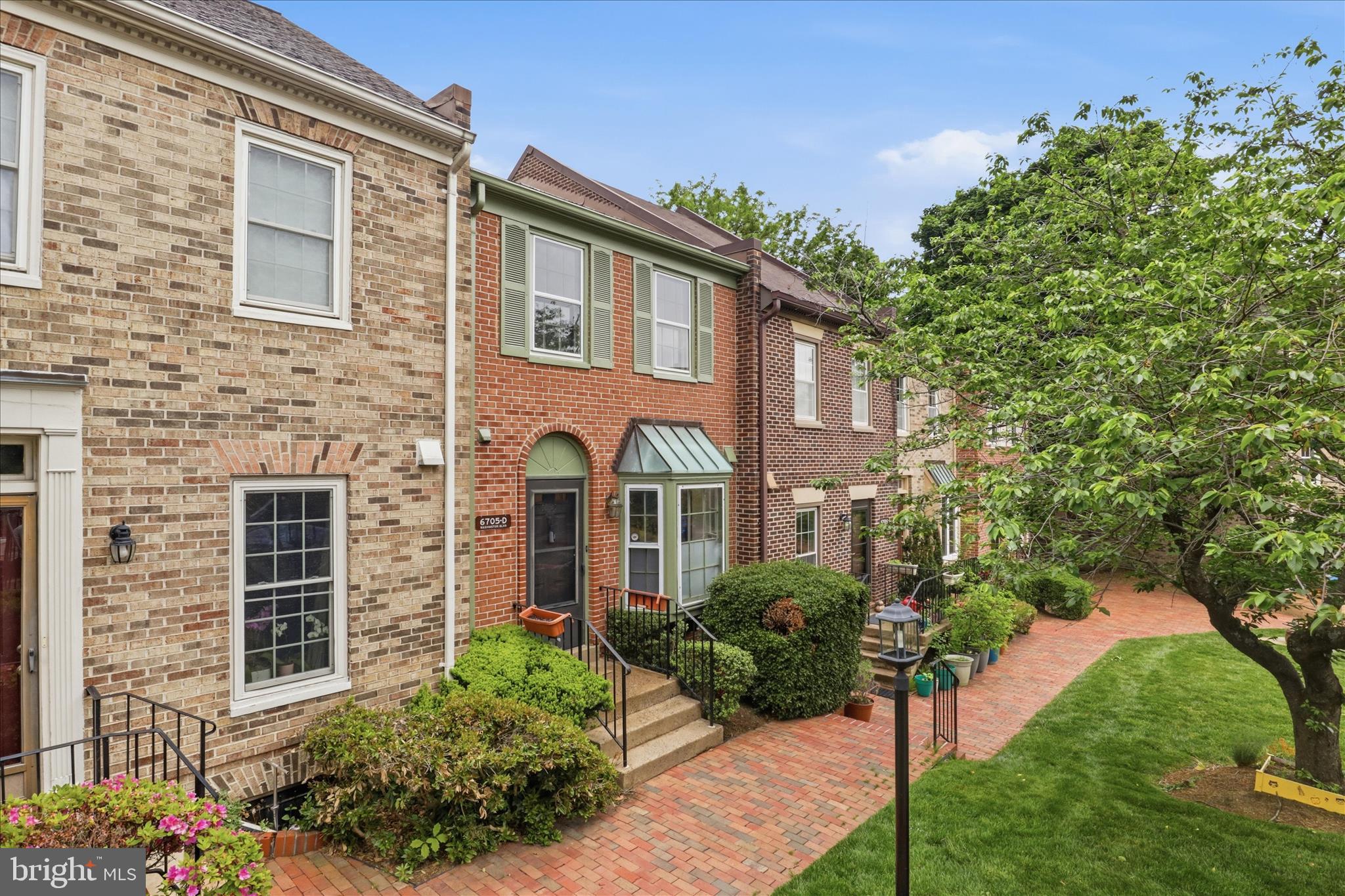 LAUREL MEWS - Residential
