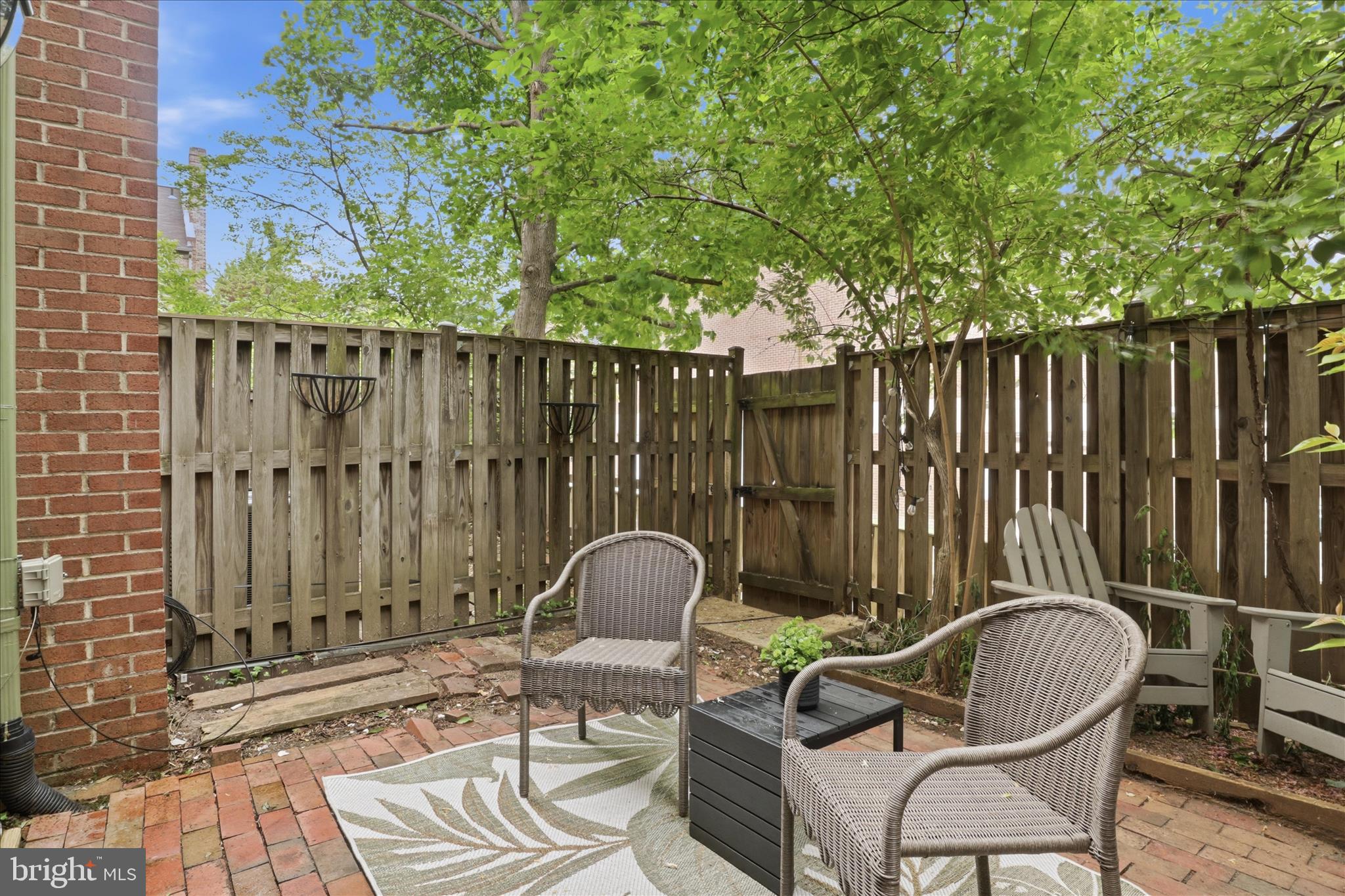 LAUREL MEWS - Residential