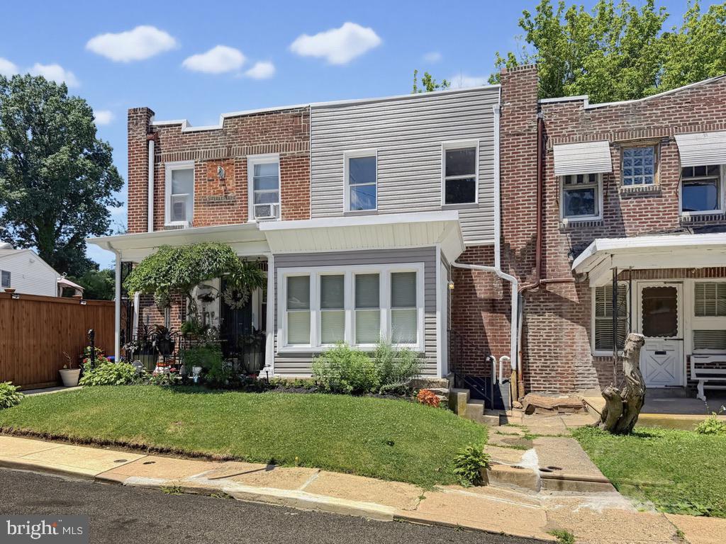 Welcome to this recently renovated home in Oak Lane. This gem has been recently renovated. It offers 3 spacious bedrooms, full bath, a walkout basement. New kitchen cabinets, granite countertops, stainless steel appliances, new laminate floors throughout the entire house and tile in the kitchen, fully renovated bathroom on upper level we are none of the details were overlooked. Private backyard and alley. Come check it out for yourself. Schedule your showing today, you will not be disappointed.