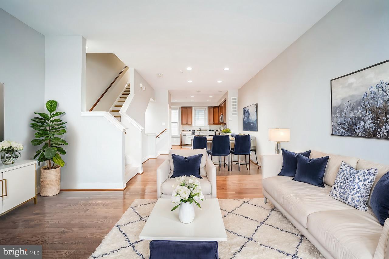 MOSAIC AT MERRIFIELD - Residential Lease