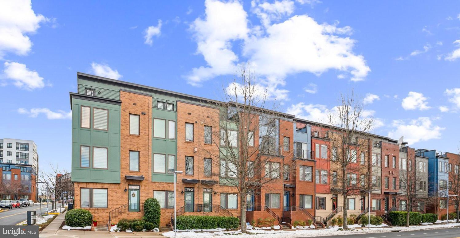 MOSAIC AT MERRIFIELD - Residential Lease