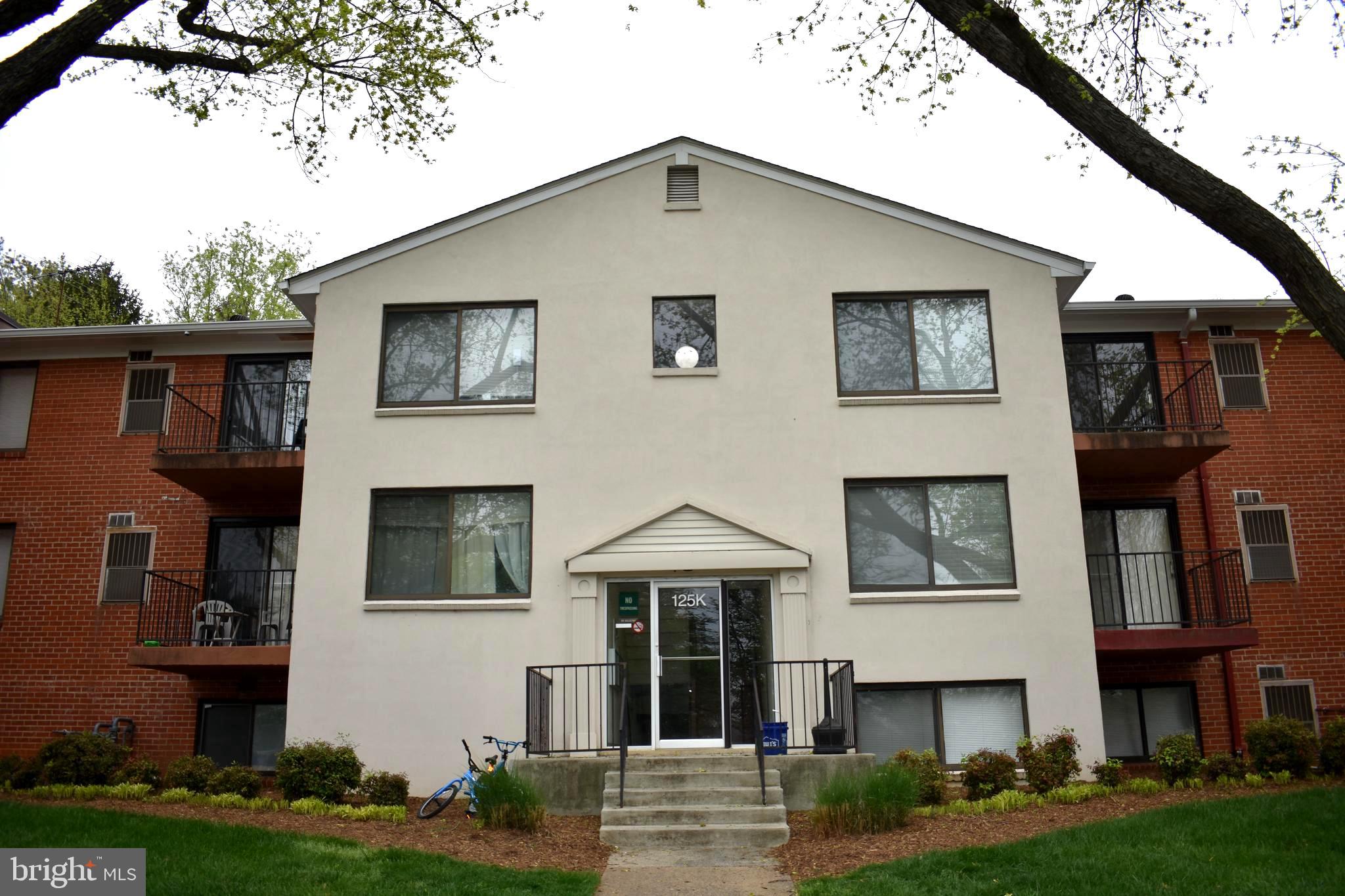 COUNTRY CLUB GREEN - Residential Lease