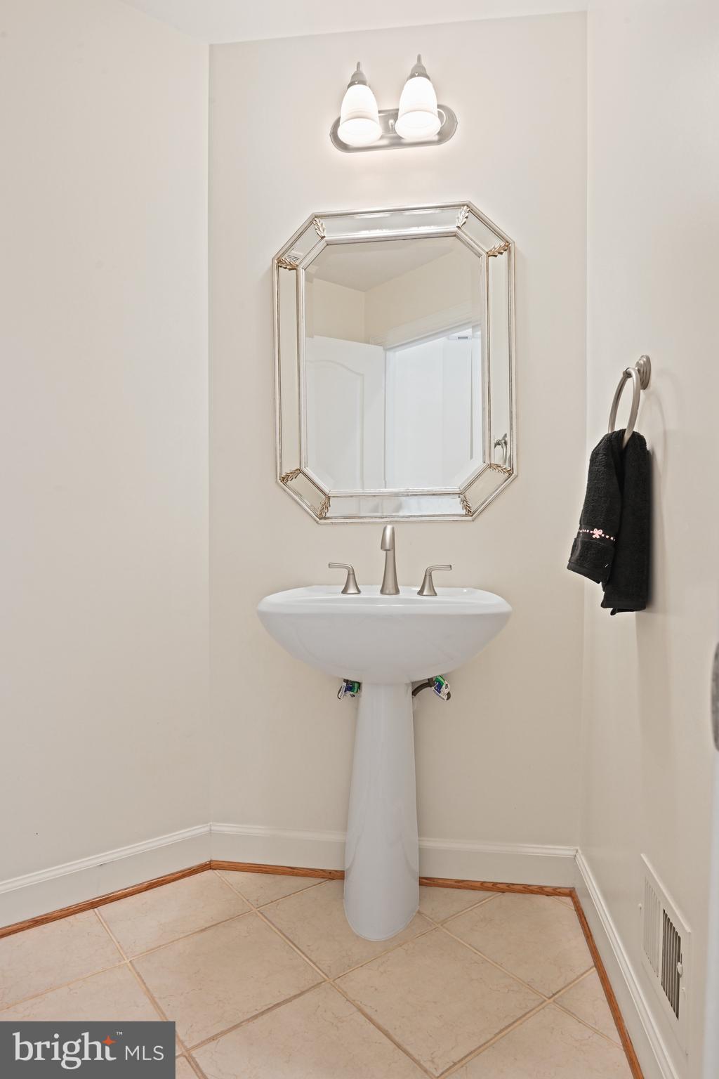 ONE CAMERON PLACE - Residential