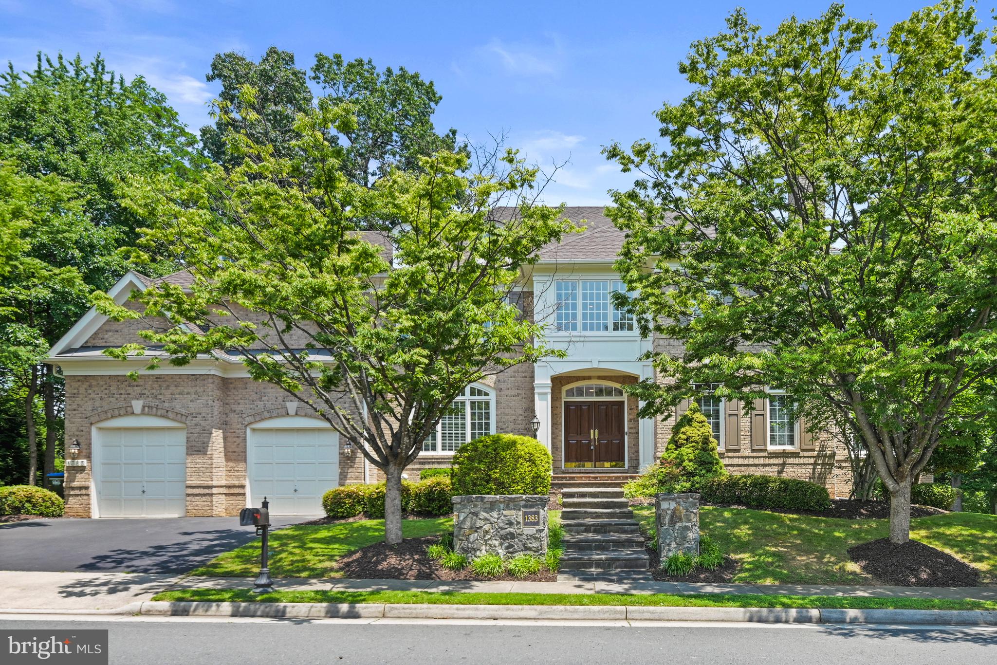 ONE CAMERON PLACE - Residential