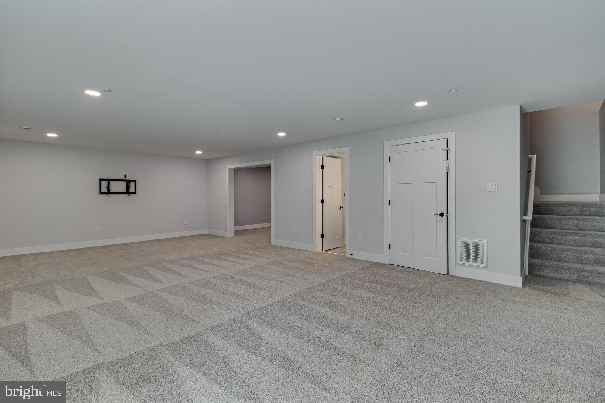 CLIFFTON ON THE POTOMAC - Residential
