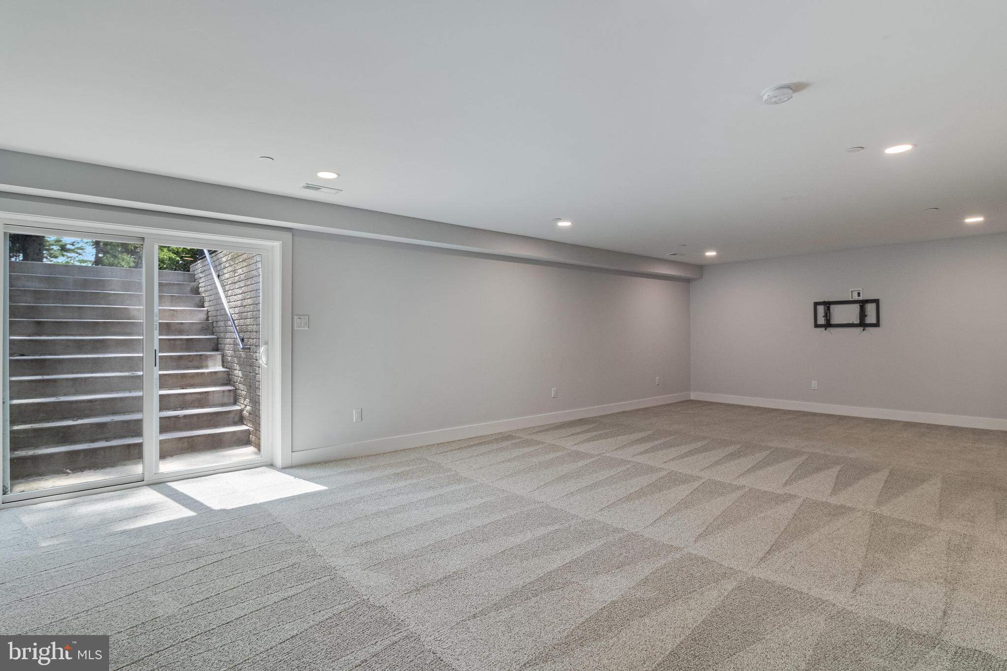 CLIFFTON ON THE POTOMAC - Residential