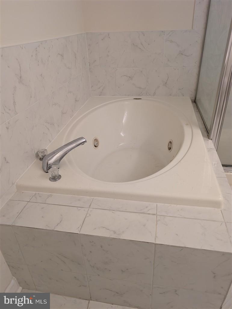 FARMINGDALE - Residential
