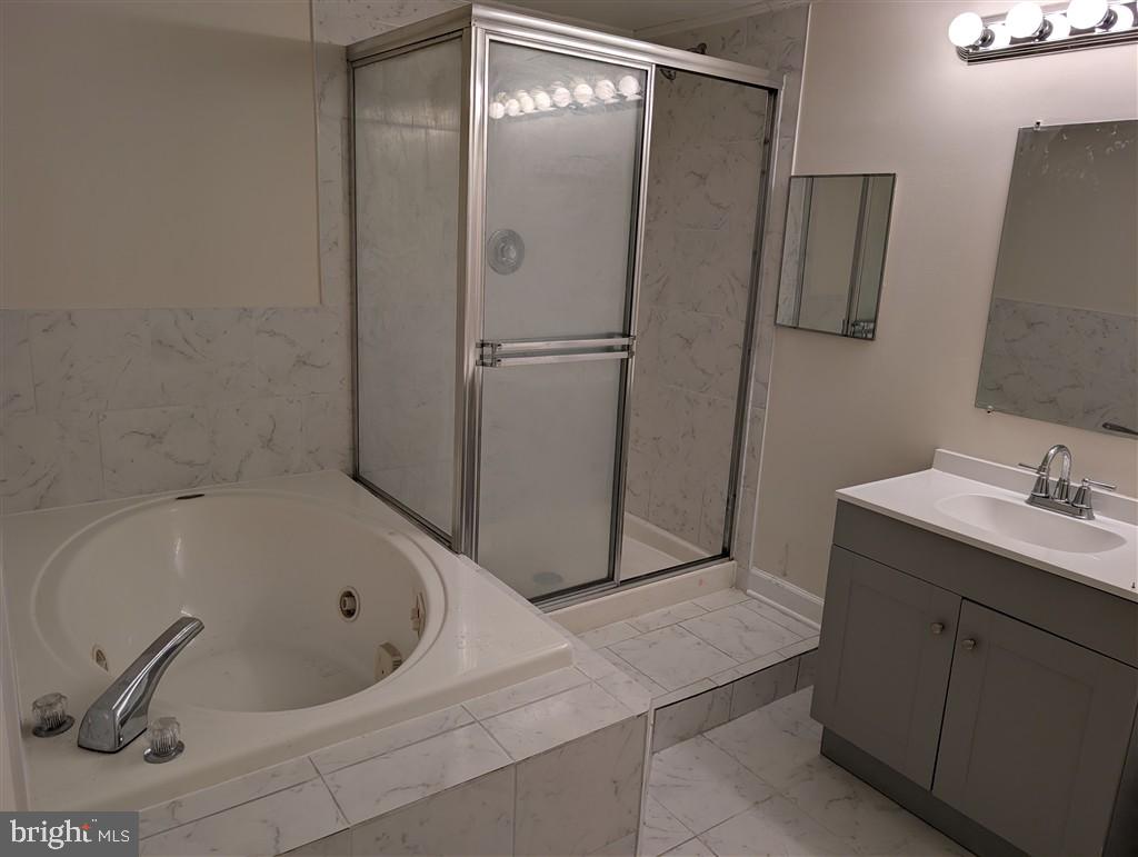 FARMINGDALE - Residential
