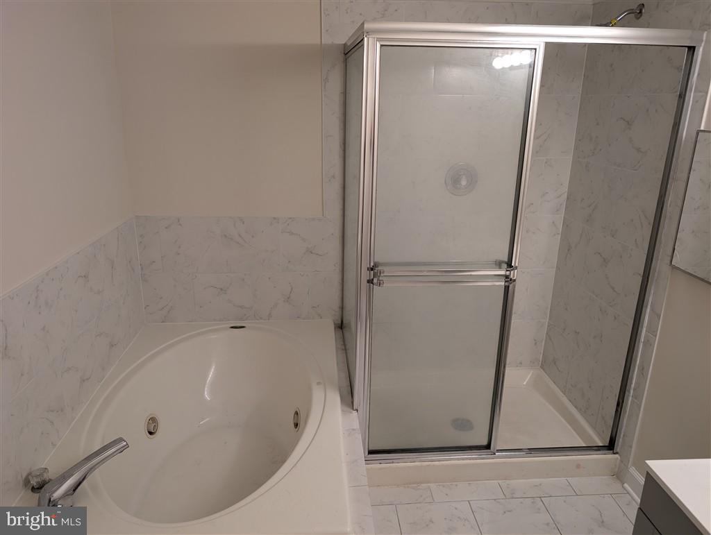 FARMINGDALE - Residential