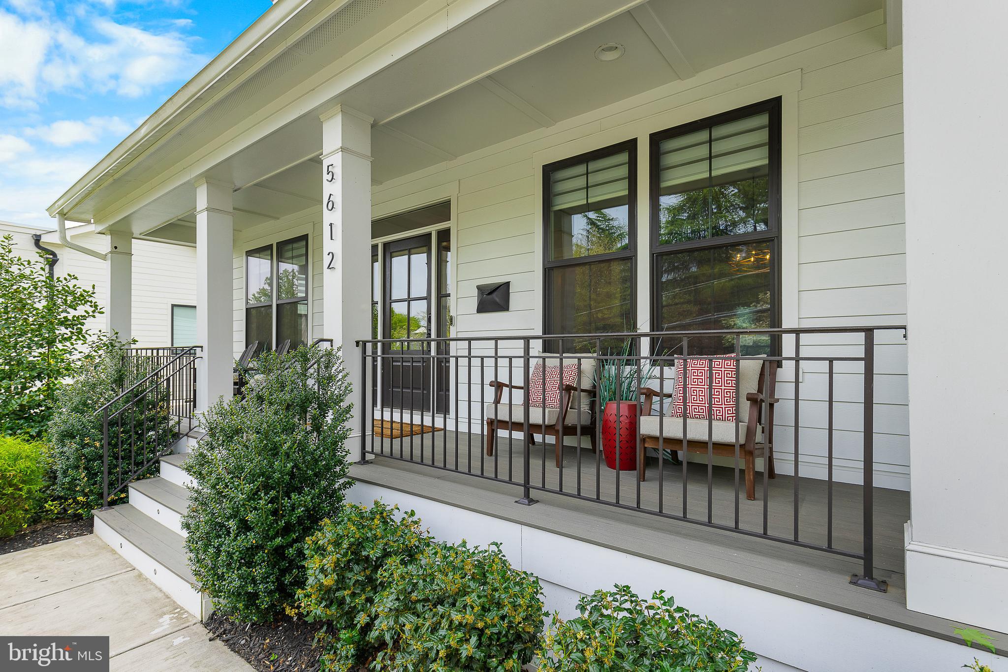 CRESCENT HILLS - Residential