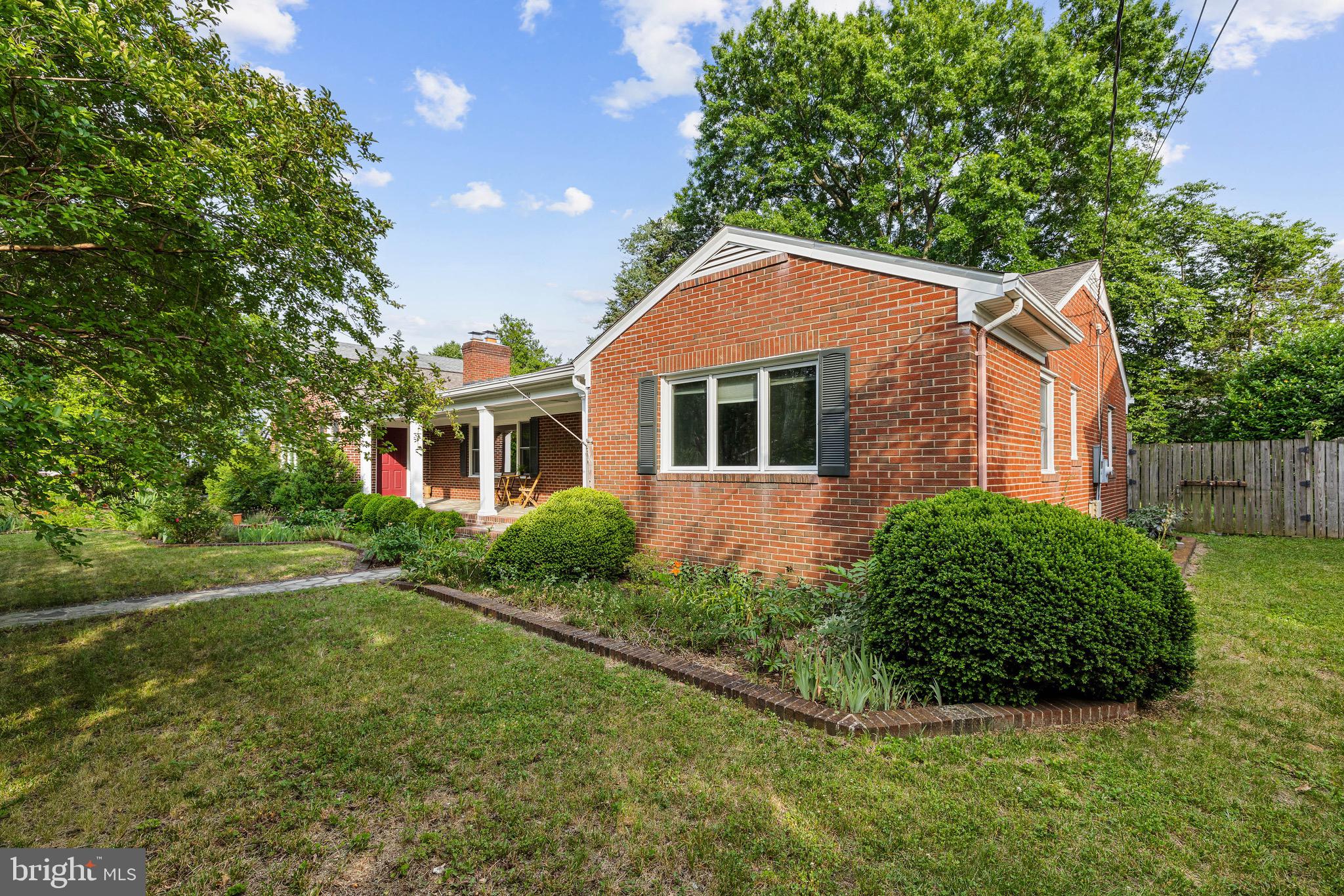 COLLEGE HEIGHTS - Residential
