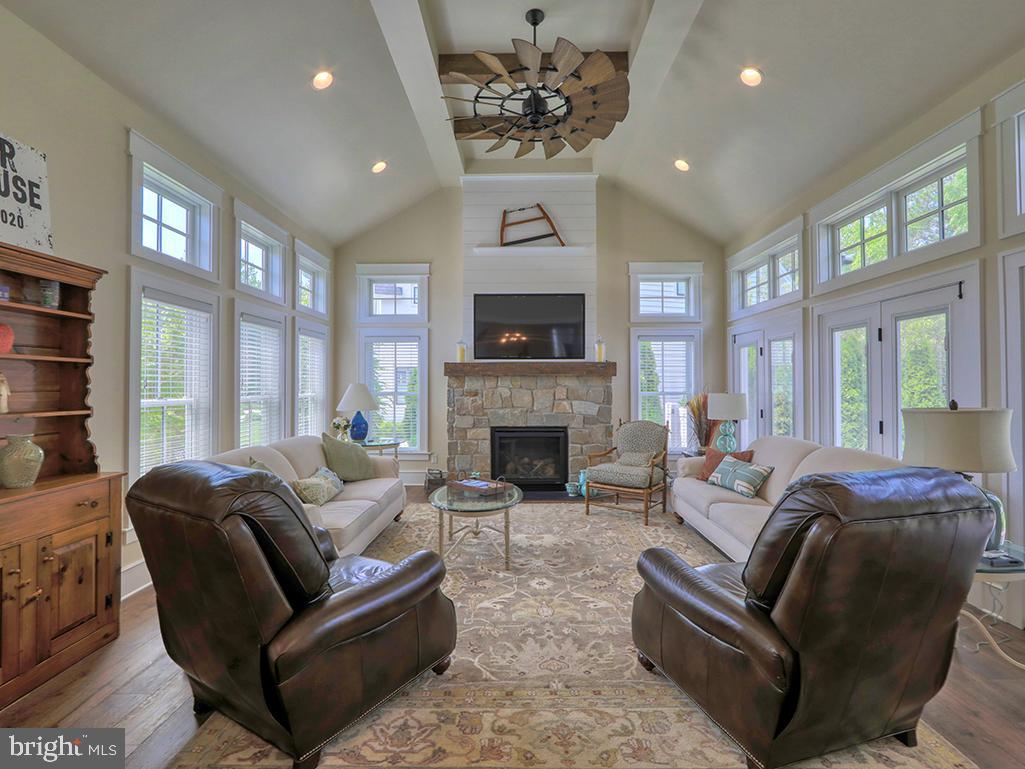 MARINERS RETREAT - Residential