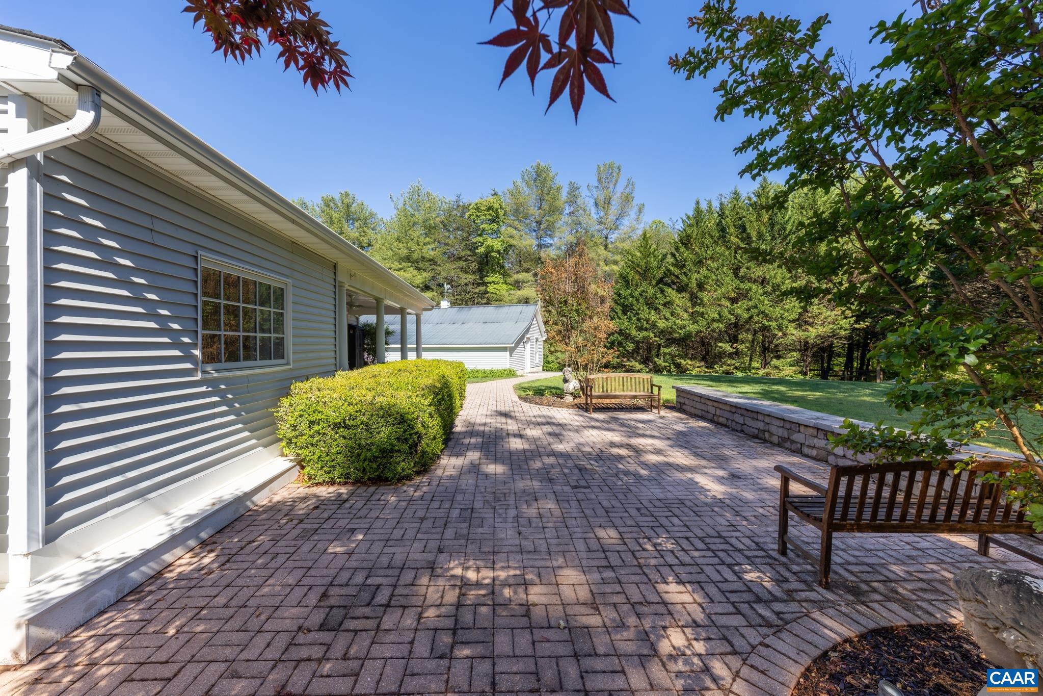 DAWSONVILLE - Residential
