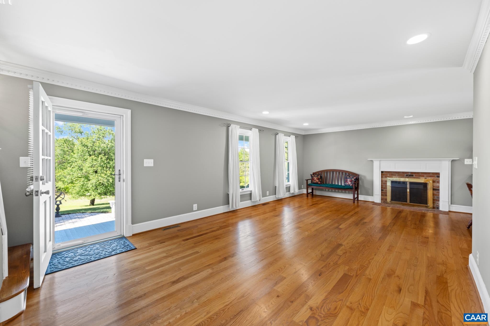 DAWSONVILLE - Residential