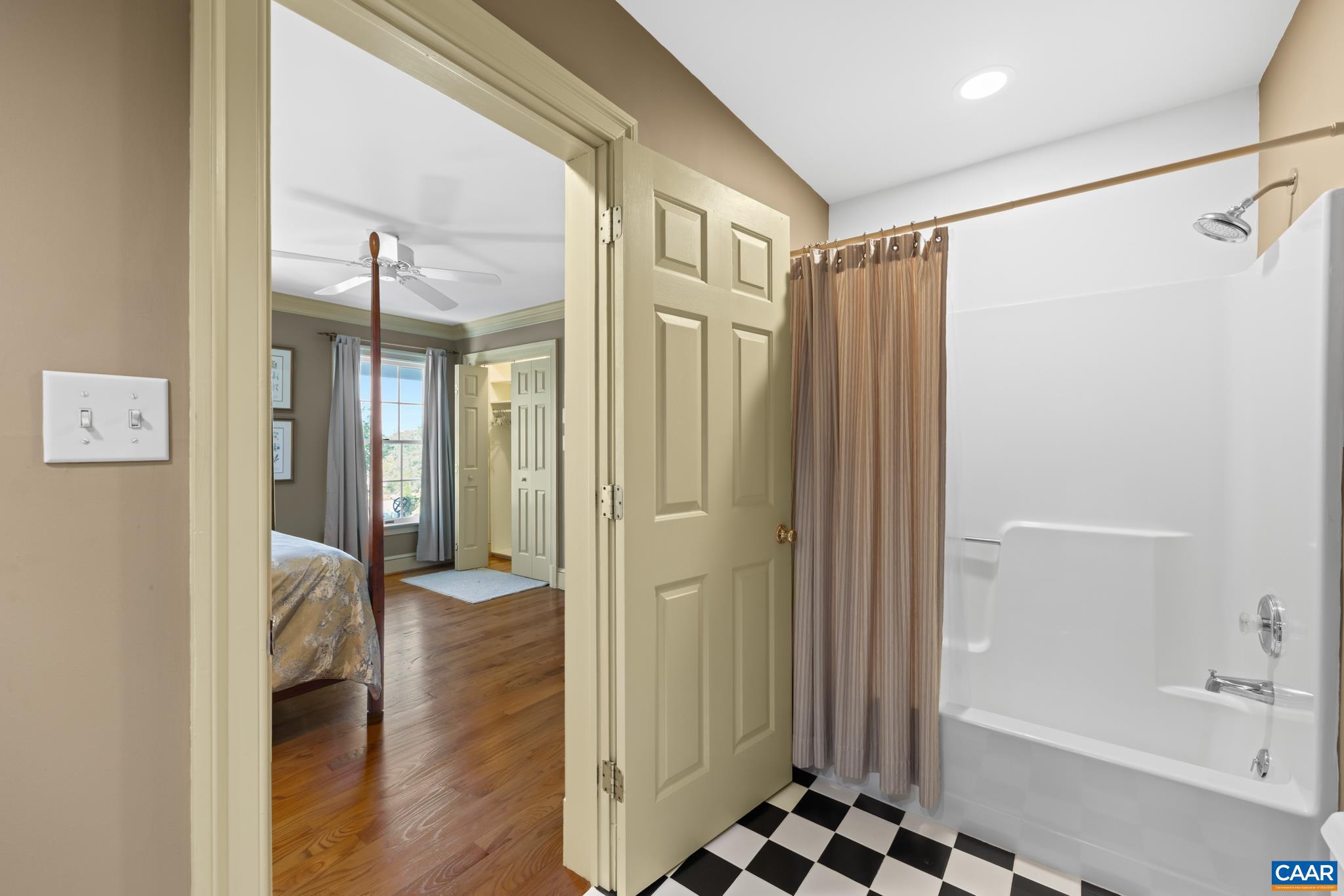 DAWSONVILLE - Residential