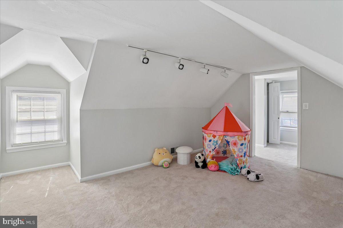NORTH KENSINGTON - Residential