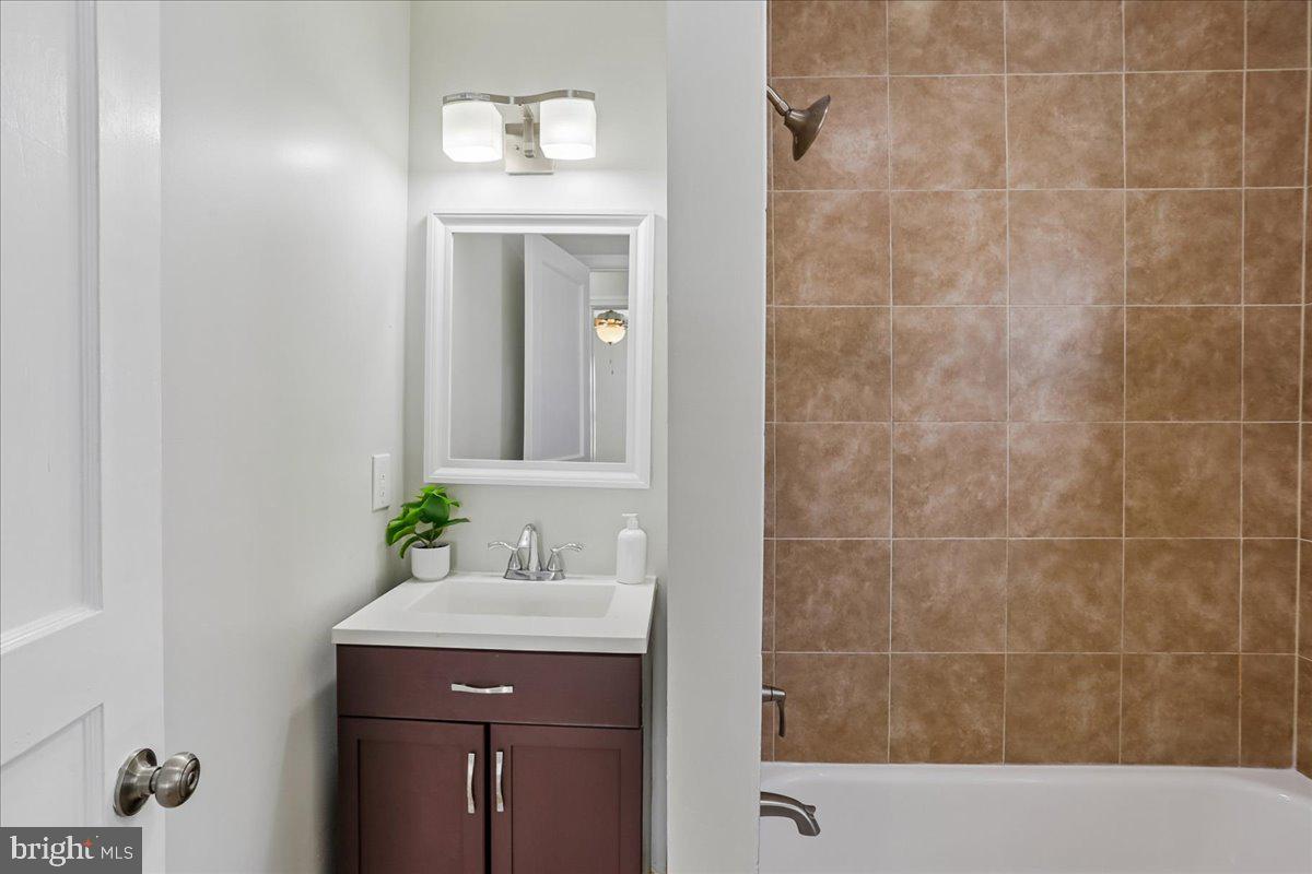 NORTH KENSINGTON - Residential