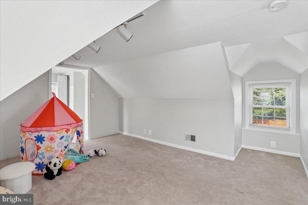 NORTH KENSINGTON - Residential