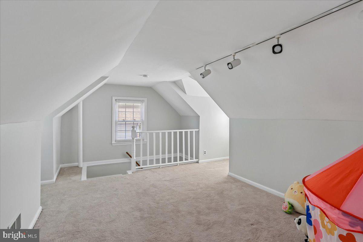 NORTH KENSINGTON - Residential
