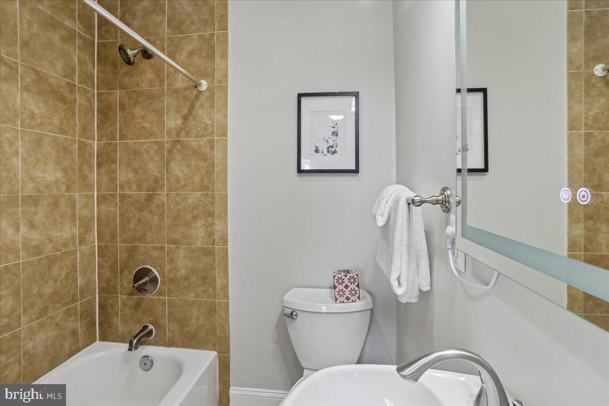 NORTH KENSINGTON - Residential