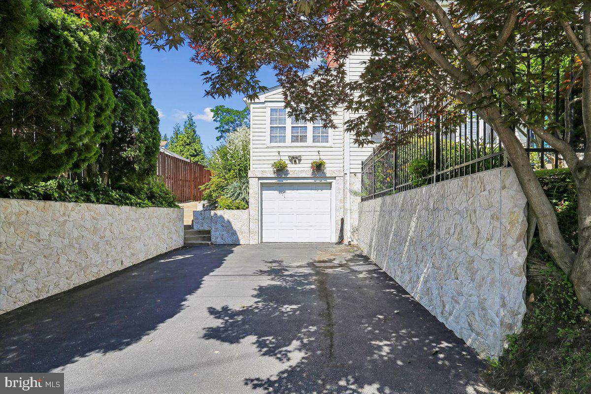 NORTH KENSINGTON - Residential