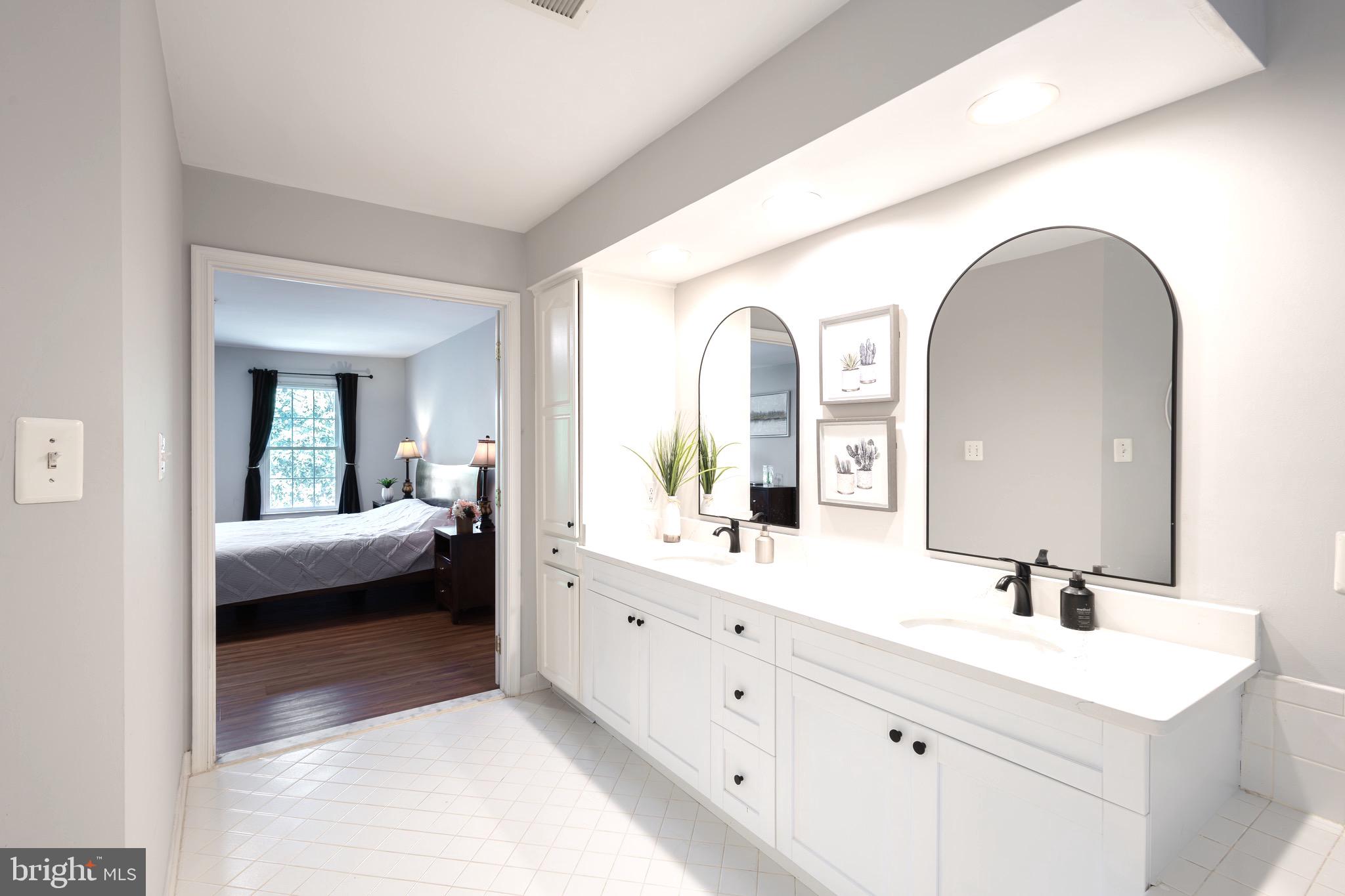 MONROE MANOR - Residential