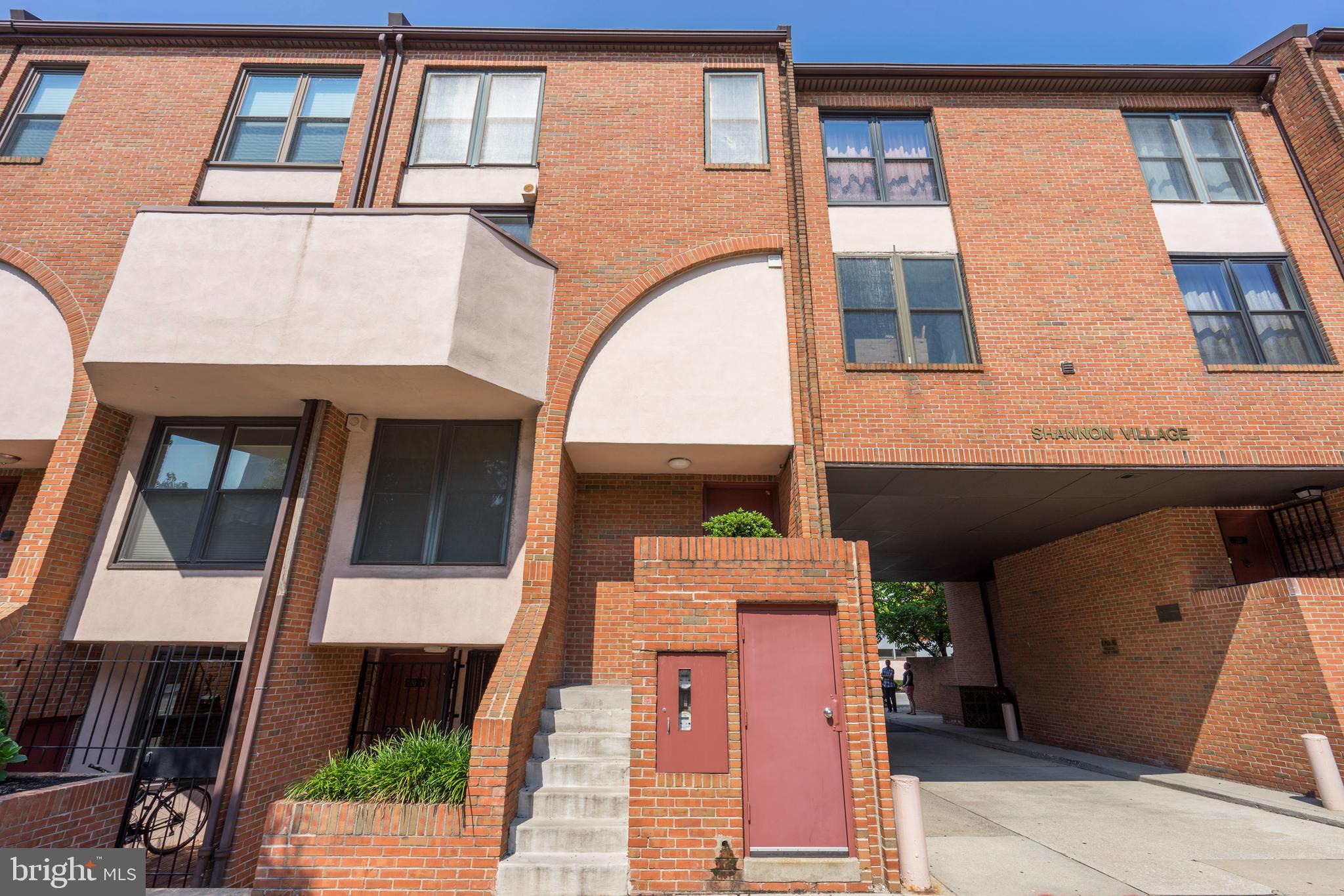 LOGAN SQUARE - Residential Lease