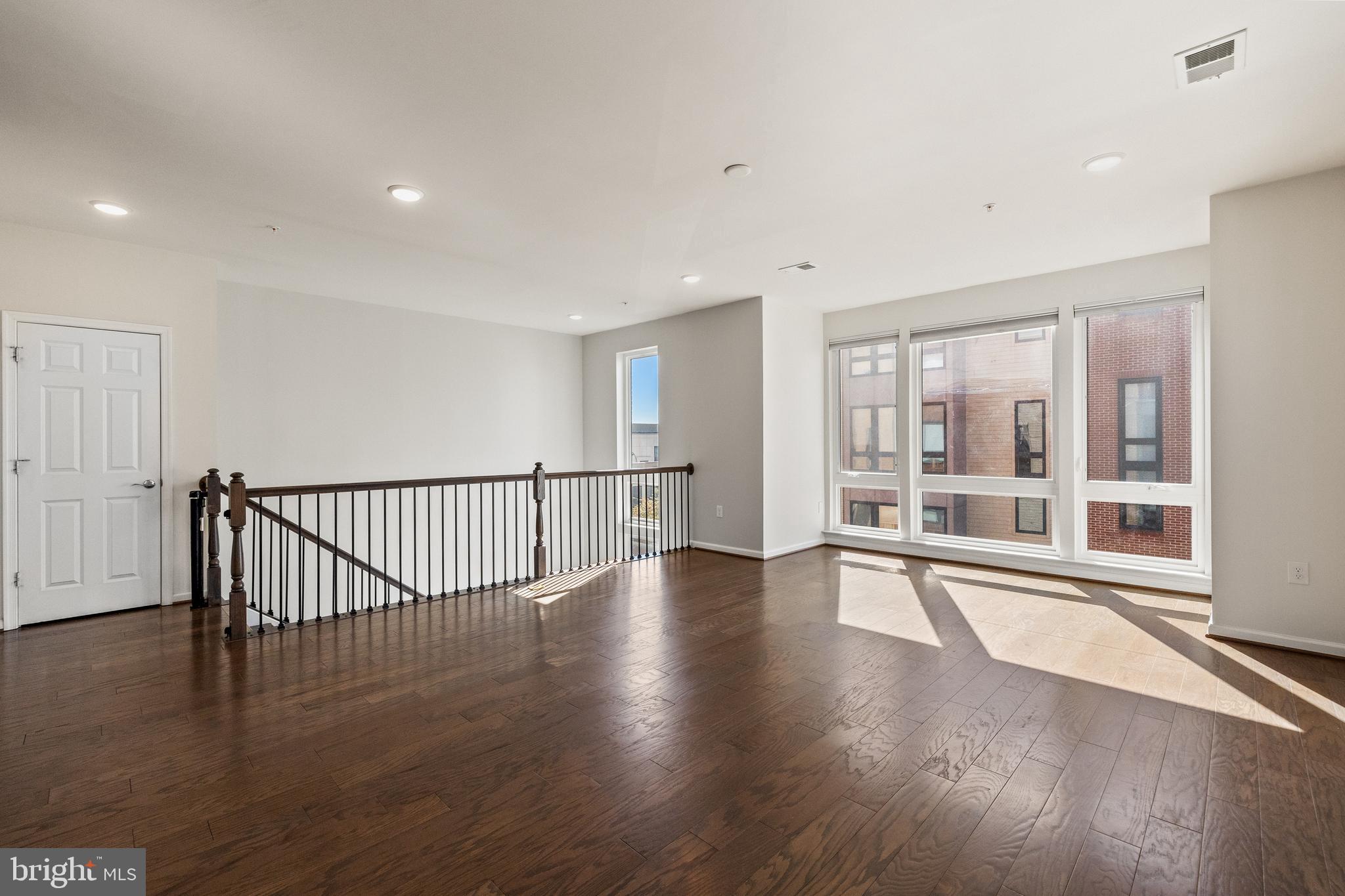 CAMBRIA SQUARE - Residential Lease