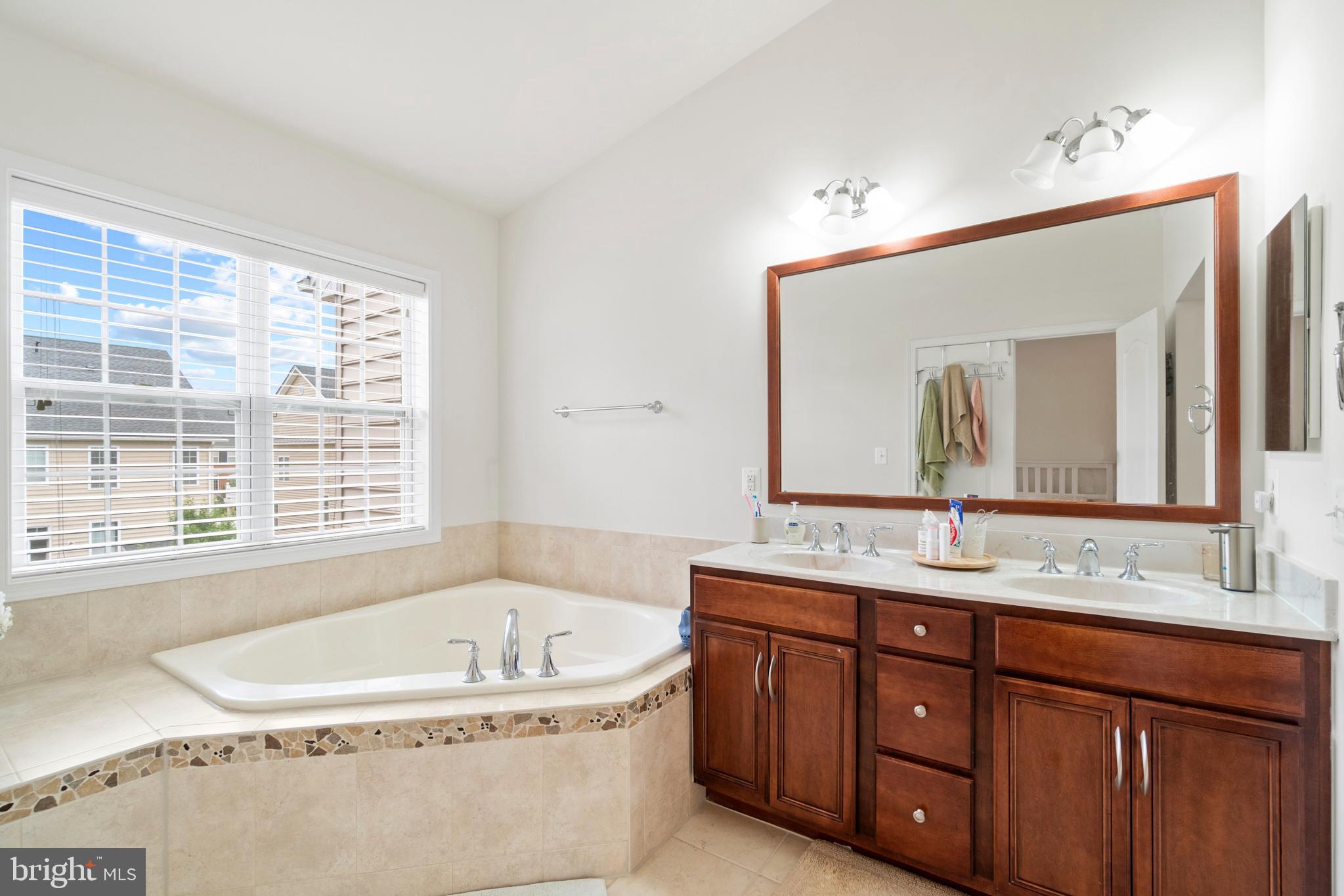 LOUDOUN VALLEY ESTATES 2 - Residential Lease