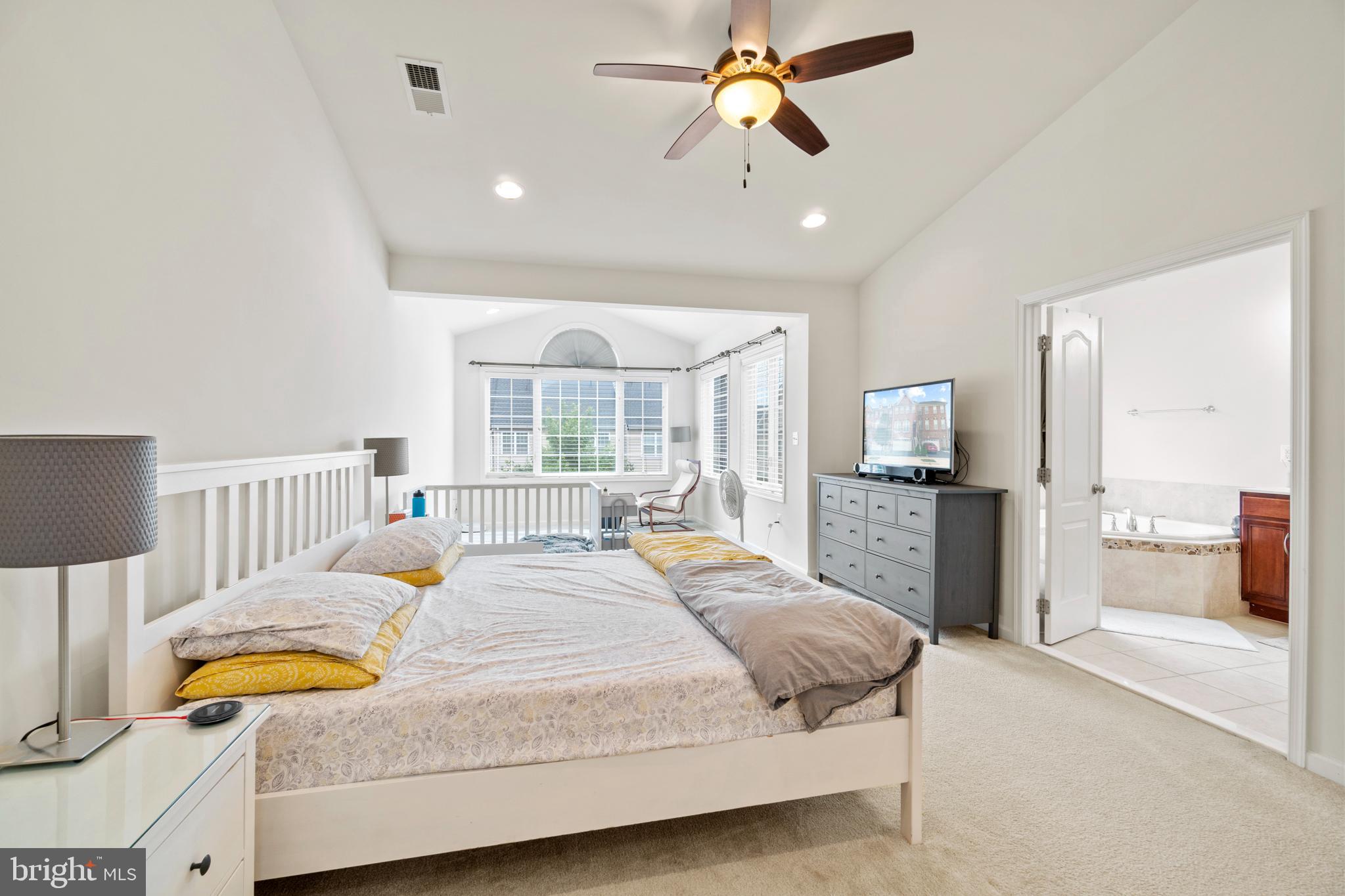 LOUDOUN VALLEY ESTATES 2 - Residential Lease