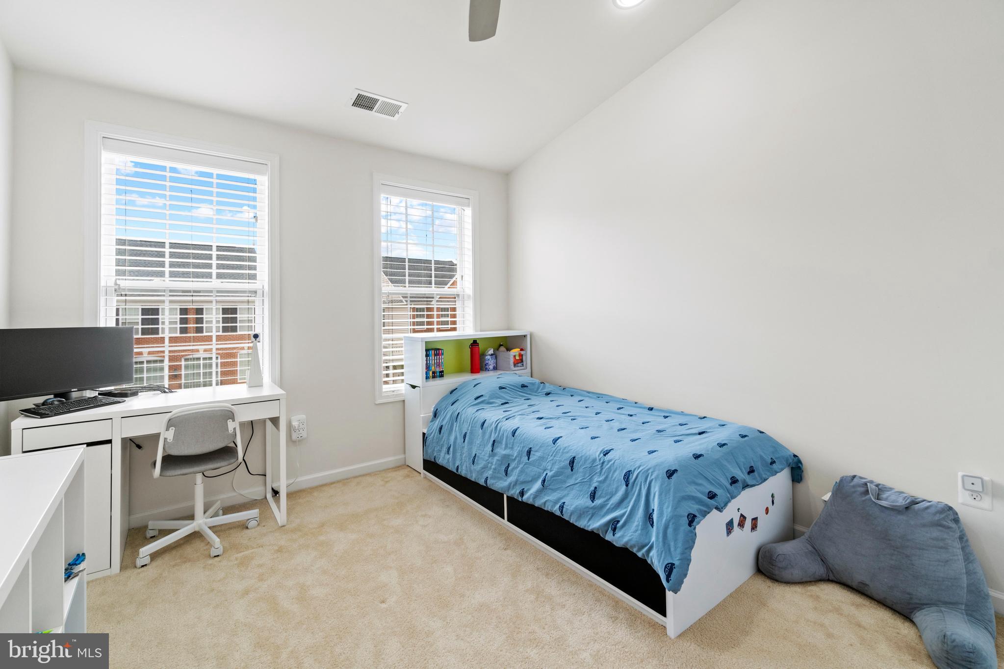 LOUDOUN VALLEY ESTATES 2 - Residential Lease