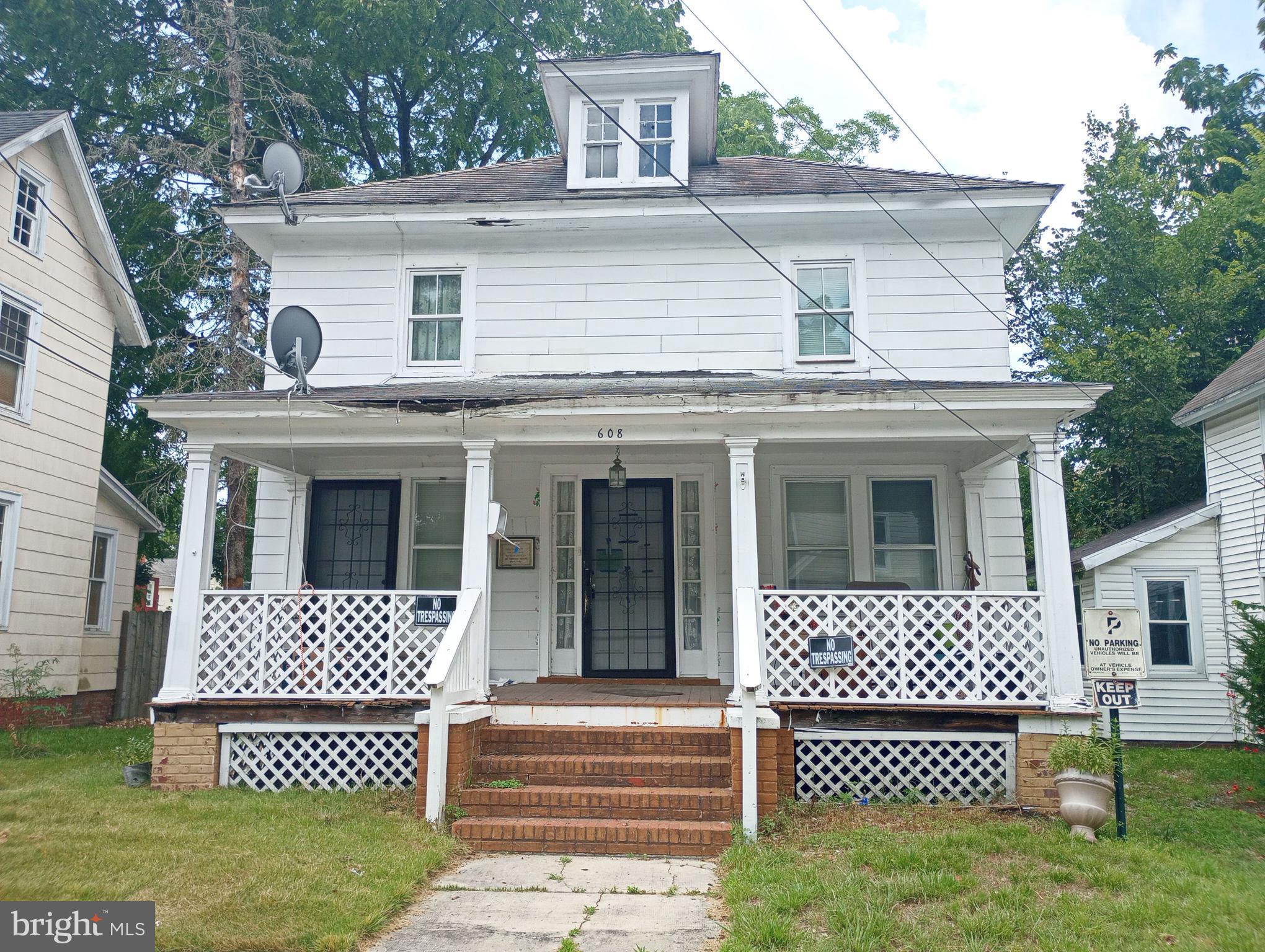 Check out this porchfront colonial home located in the community of Salisbury. Home features an open floor plan with spacious room sizes and carpet & wood floors, a large living room that leads to the dining area, a nice sized kitchen with stainless steel appliances and granite countertops, three spacious bedrooms with built-in closet and two full bathrooms with soaking tub. The partially finished basement has plenty of living space or room for storage. Home is a few minutes away from Salisbury University, schools, medical center, and market.