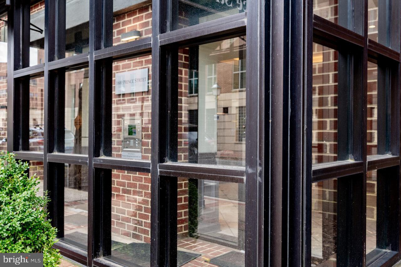 OLD TOWN ALEXANDRIA - Residential Lease