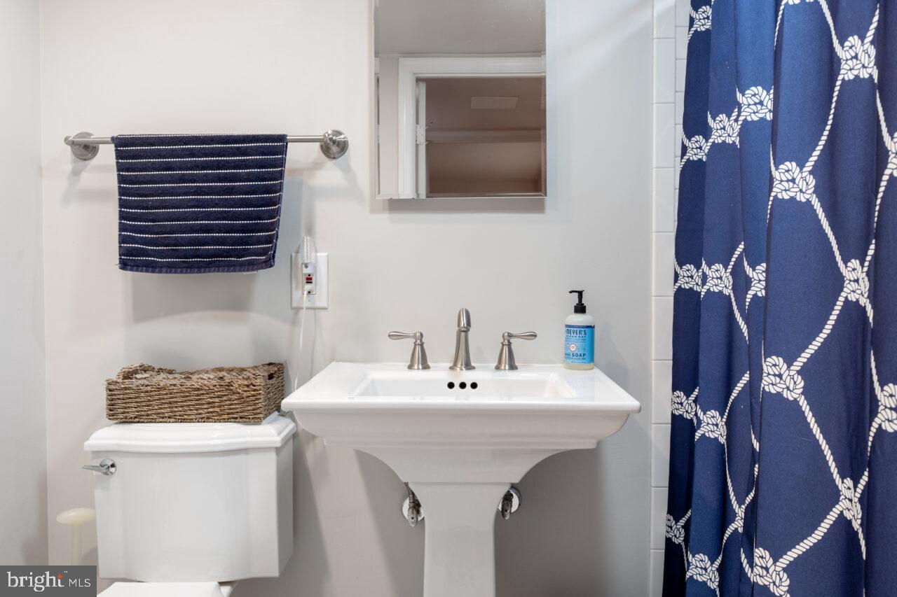 OLD TOWN ALEXANDRIA - Residential Lease