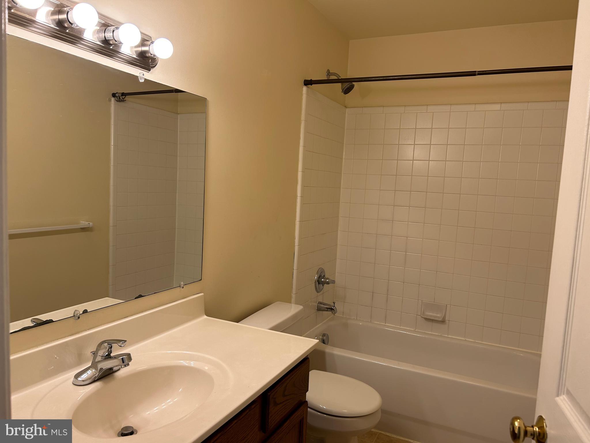 GATEWAY CROSSING - Residential Lease