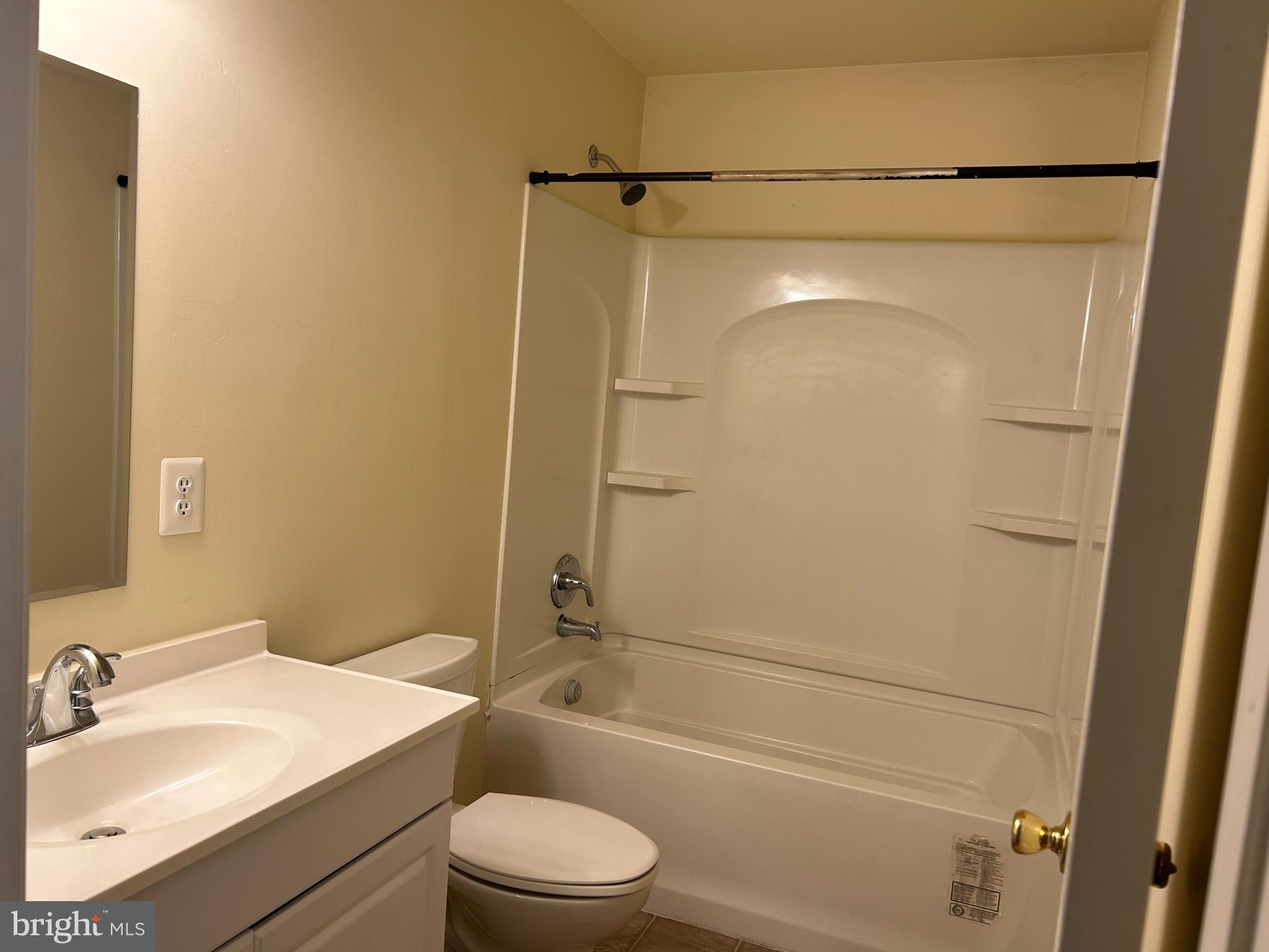 GATEWAY CROSSING - Residential Lease