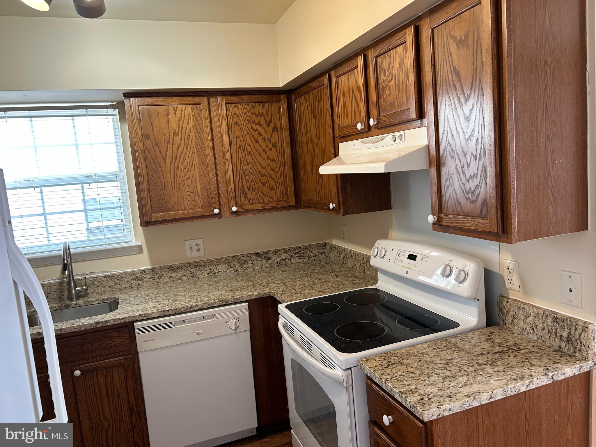 GATEWAY CROSSING - Residential Lease