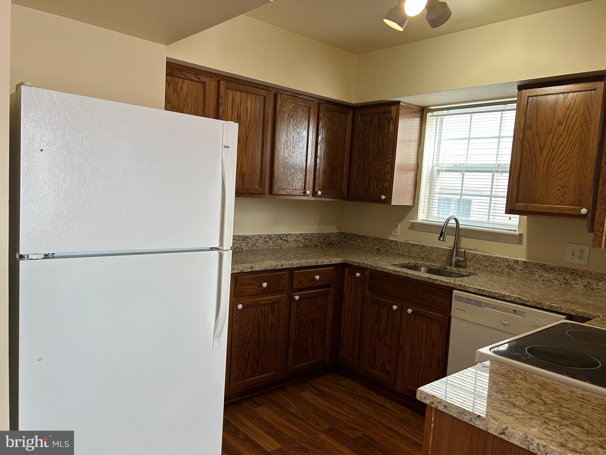 GATEWAY CROSSING - Residential Lease