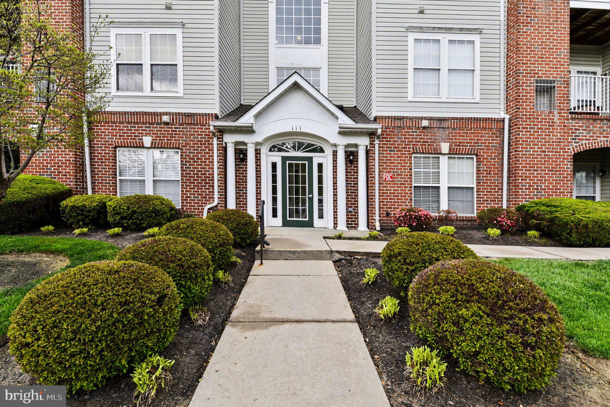 DREAM BIG!
Welcome to this beautifully maintained 2-bedroom, 2-bath condo with a versatile den—perfect for a home office, guest space, or cozy retreat. The spacious primary suite features a private en-suite bath and a generous walk-in closet, offering both comfort and convenience.
Enjoy the ease of in-unit laundry with a full-size washer and dryer. The well-appointed kitchen includes a breakfast bar, gas cooking, and ample cabinet space, making it ideal for both everyday living and entertaining. Step outside to your private balcony—perfect for morning coffee or unwinding at the end of the day.
Ideally located close to a variety of restaurants, shopping, and everyday conveniences, this home combines low-maintenance living with a highly desirable location. A must-see!