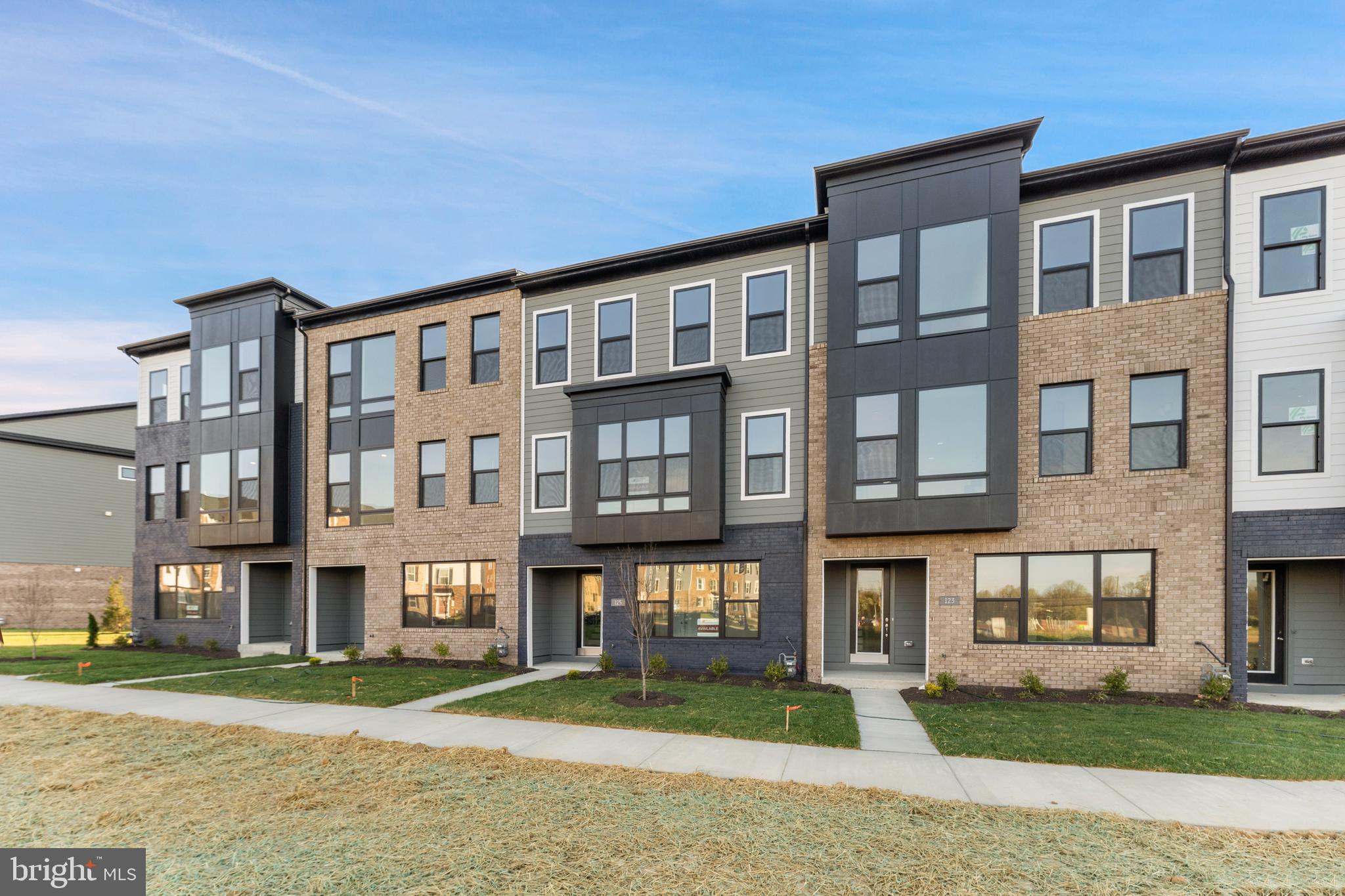 SOUTH LAKE - Residential