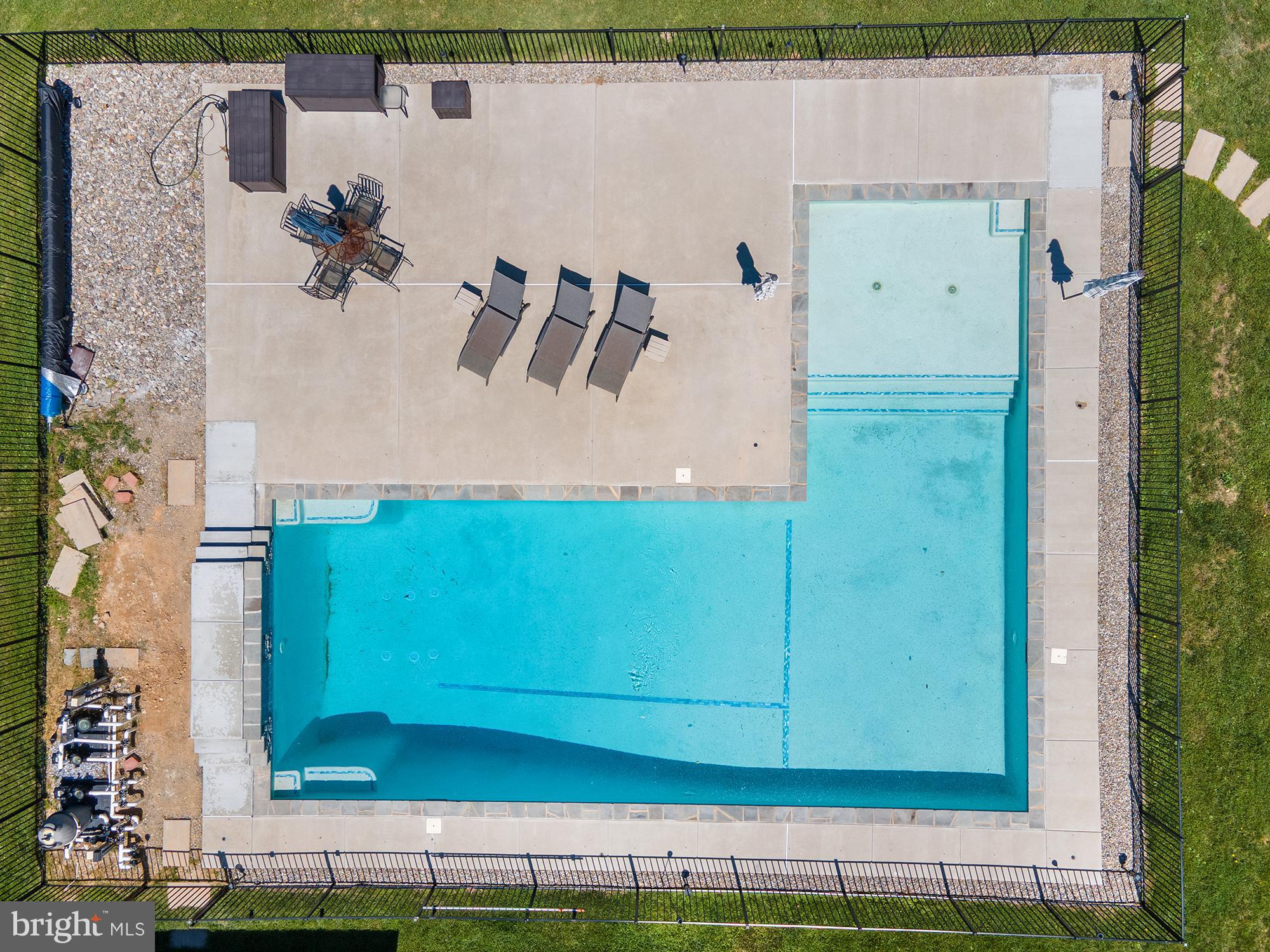 VILLAGE GREEN ESTATES - Residential