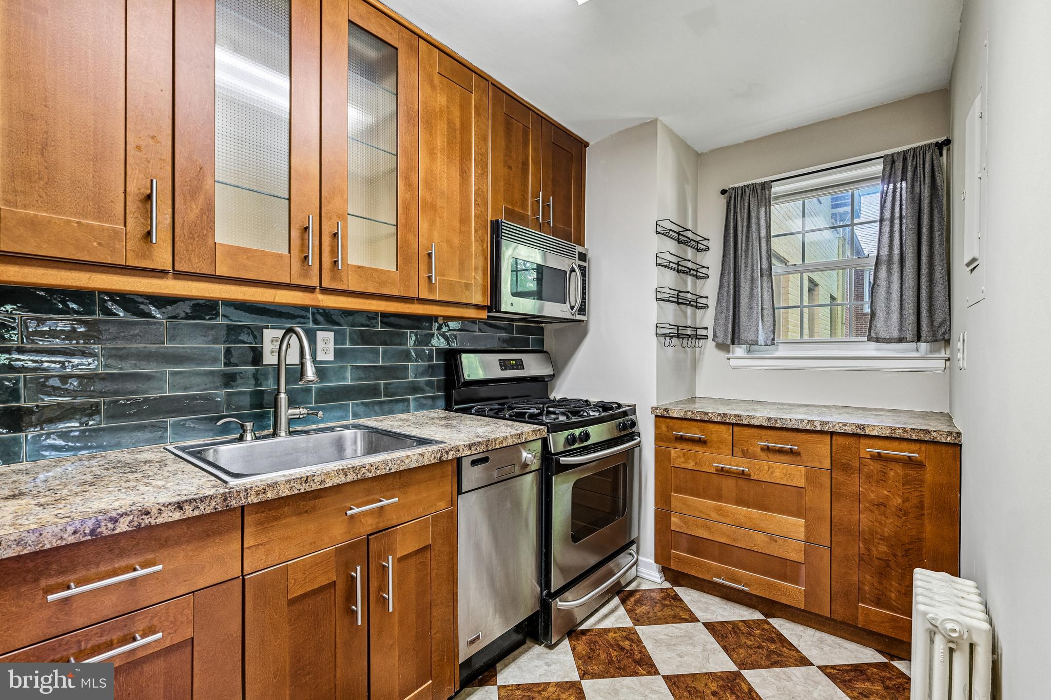 ROCK CREEK VILLAGE CONDOMINIUMS - Residential