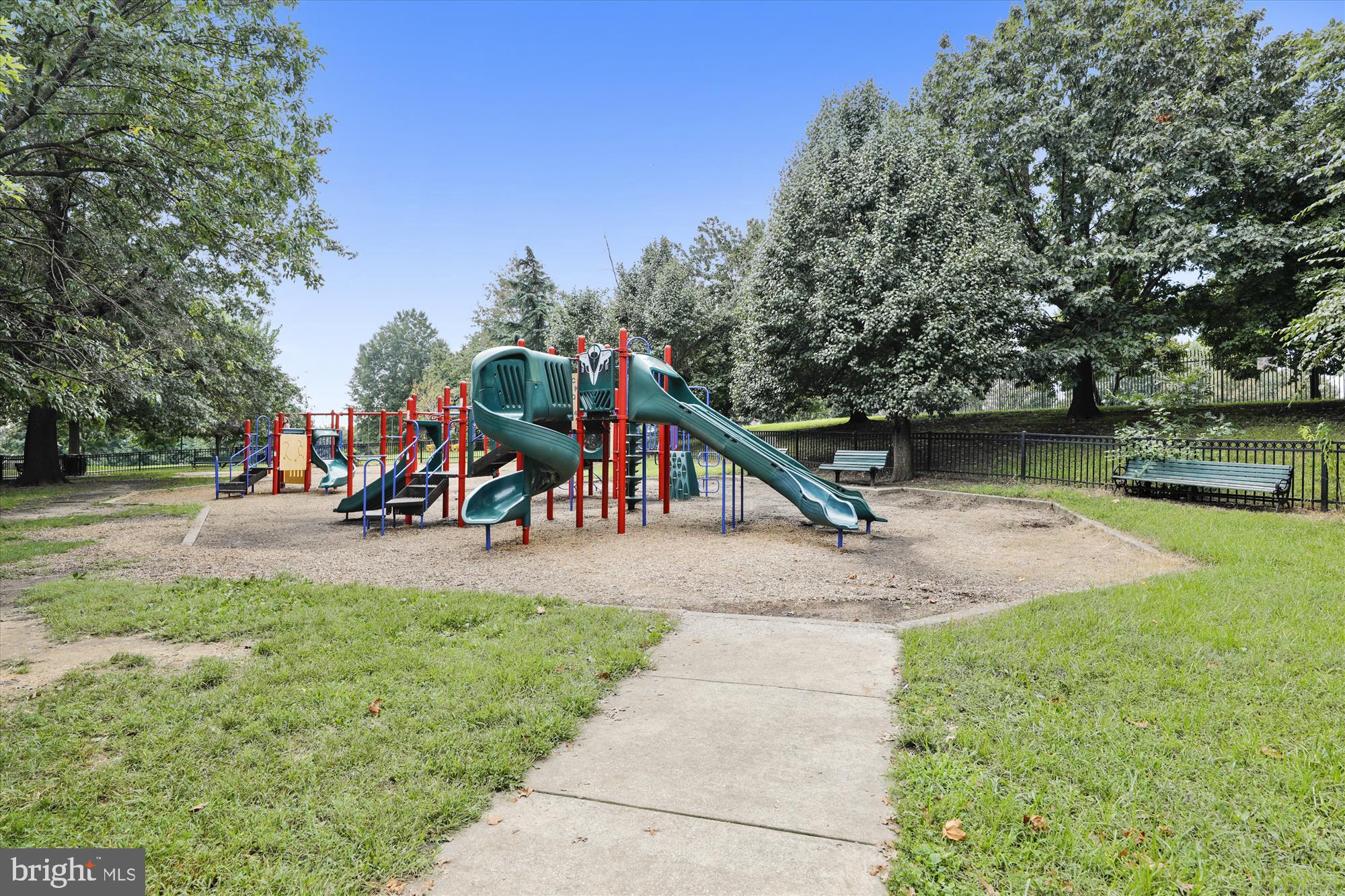 RIVERSIDE PARK - Residential