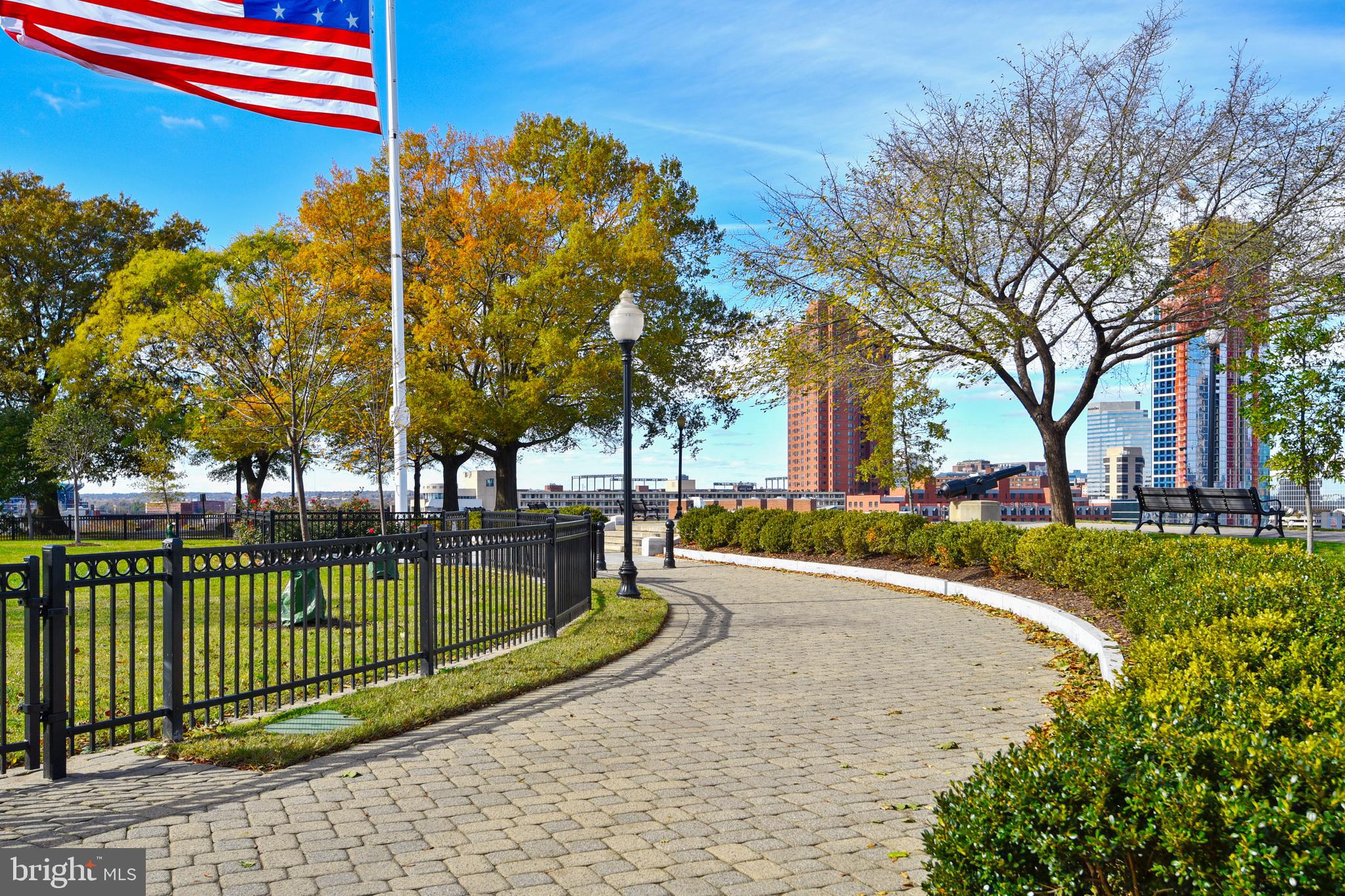 RIVERSIDE PARK - Residential