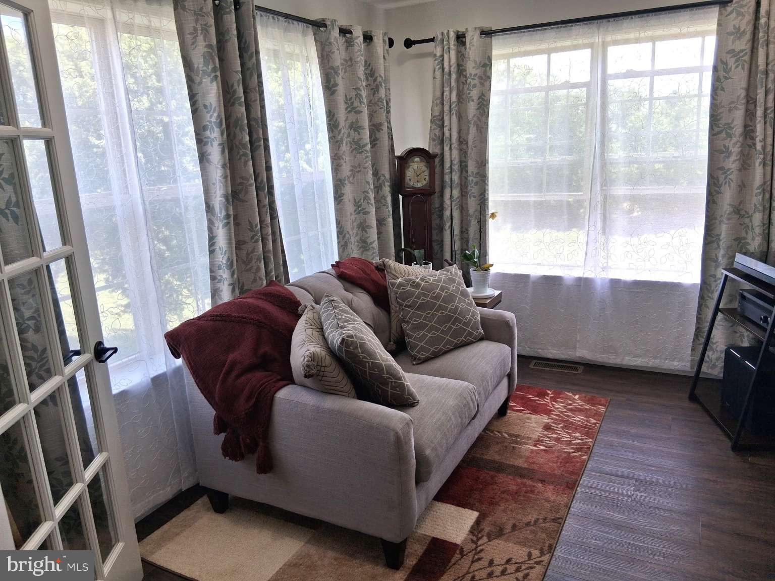 ROLLING MEADOWS - Residential
